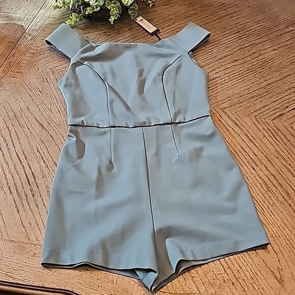 Sage green romper size S Romeo +Juliet Couture NWT - Picture 10 of 10